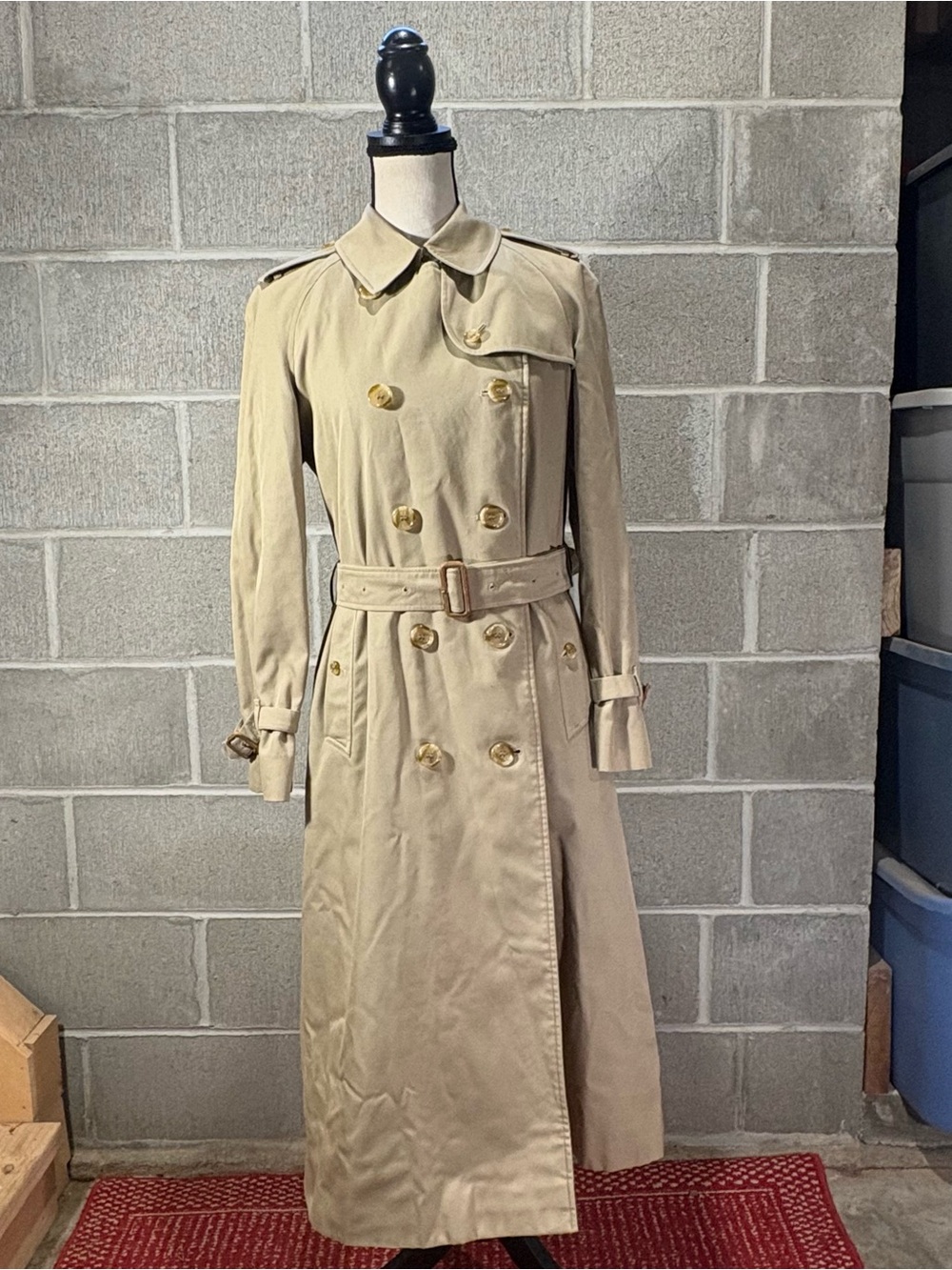 Burberry trench coat. - Picture 2 of 15